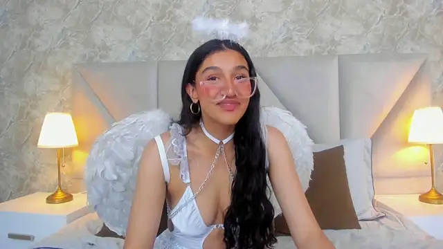 Snapshot of ValentiinaCruz chatting on October 30, 10:10 pm ValentiinaCruz online show from October 30, 10:10 pm