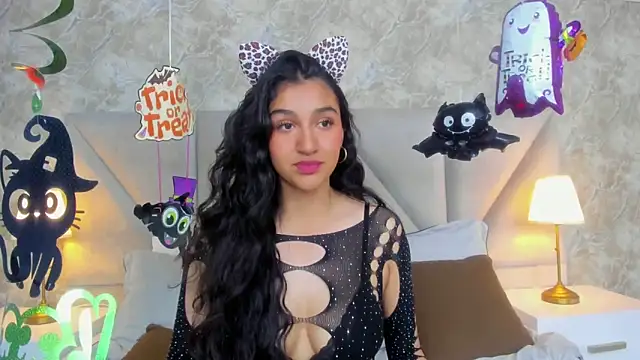 Snapshot of ValentiinaCruz chatting on October 31, 10:55 pm ValentiinaCruz online show from October 31, 10:55 pm