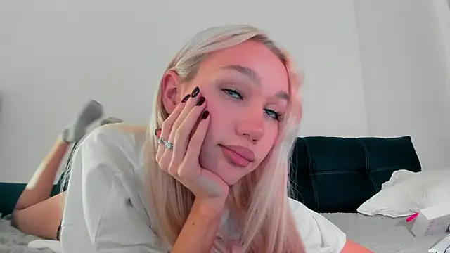 cuteleraay online show from September 22, 8:33 pm