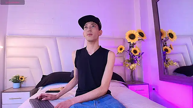 Ashton Myers online show from October 1, 8:37 pm