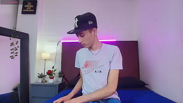 Ashton Myers online show from October 3, 7:55 pm