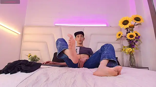 Ashton Myers online show from October 4, 8:40 pm