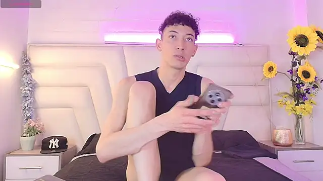 Ashton Myers online show from November 6, 8:43 pm