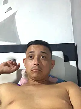 Snapshot of veronica_and_bryan chatting on September 11, 4:23 am veronica and bryan online show from September 11, 4:23 am