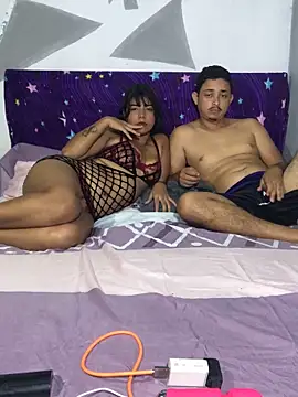 Snapshot of veronica_and_bryan chatting on October 13, 4:45 am veronica and bryan online show from October 13, 4:45 am