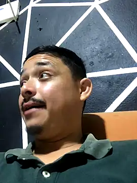 Snapshot of veronica_and_bryan chatting on November 2, 12:46 am veronica and bryan online show from November 2, 12:46 am