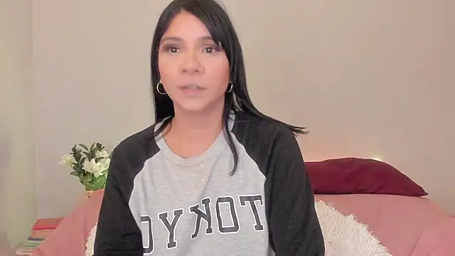 Laura-angeel online show from November 3, 8:10 pm