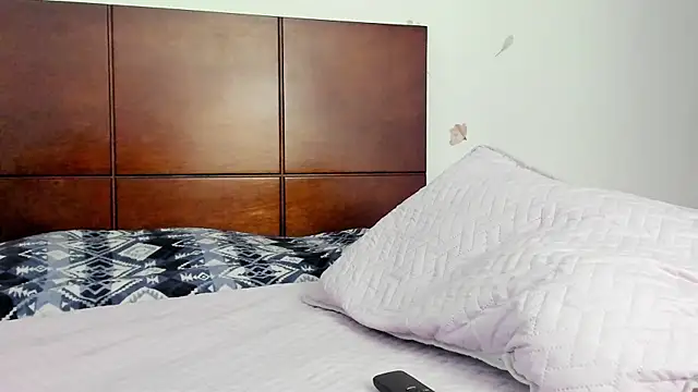 Snapshot of marie_pourtoii chatting on November 15, 12:52 am marie pourtoii online show from November 15, 12:52 am