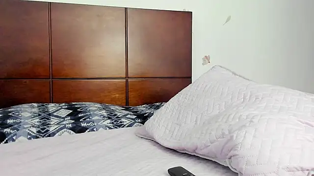 marie pourtoii online show from December 19, 1:01 am