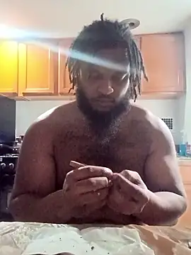 Snapshot of Longthickdick33 chatting on May 11, 10:10 am Longthickdick33 online show from May 11, 10:10 am