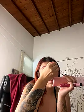 Snapshot of Paulina-Wells chatting on October 27, 10:03 pm Paulina-Wells online show from October 27, 10:03 pm