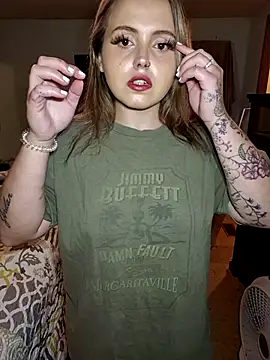 JuicyExxxperience online show from November 12, 4:13 am