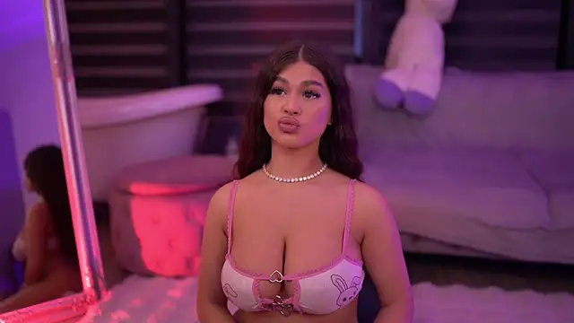 Snapshot of BellaNoirre chatting on November 15, 6:48 pm BellaNoirre online show from November 15, 6:48 pm