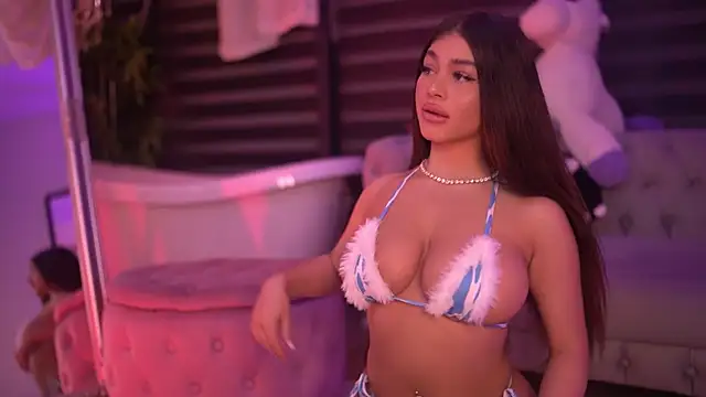 Snapshot of BellaNoirre chatting on December 4, 6:38 pm BellaNoirre online show from December 4, 6:38 pm