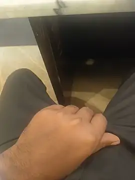 hotboy43339 online show from June 19, 5:56 am