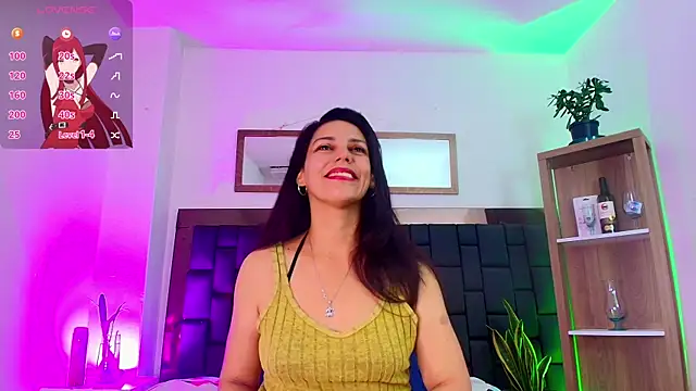 Snapshot of MashaPiink chatting on May 20, 1:17 pm MashaPiink online show from May 20, 1:17 pm
