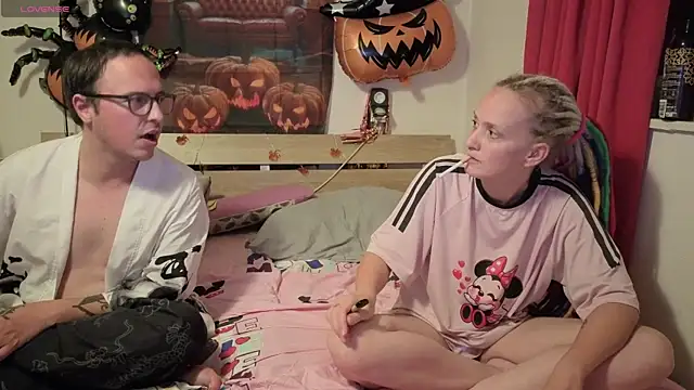 lisa yummi online show from October 22, 9:14 pm