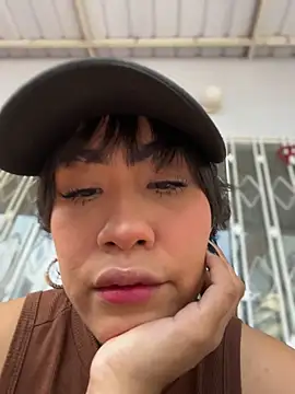 ZahaRose online show from February 7, 10:35 pm