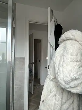 Snapshot of BELLABLACKXUK chatting on October 13, 9:53 am BELLABLACKXUK online show from October 13, 9:53 am