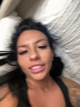 Snapshot of BELLABLACKXUK chatting on October 18, 12:13 am BELLABLACKXUK online show from October 18, 12:13 am