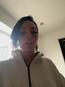 Snapshot of BELLABLACKXUK chatting on June 1, 10:17 am BELLABLACKXUK online show from June 1, 10:17 am
