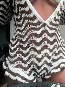 Snapshot of BELLABLACKXUK chatting on July 25, 12:14 pm BELLABLACKXUK online show from July 25, 12:14 pm