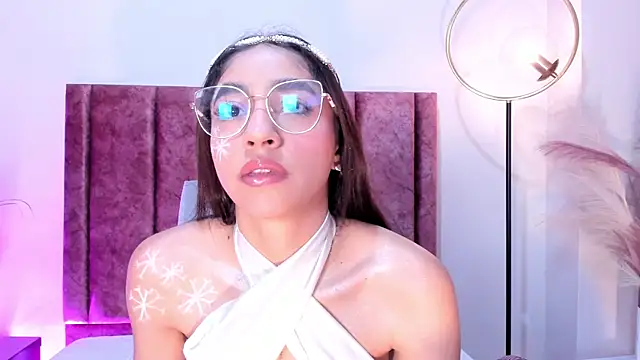 Snapshot of IvyJhons chatting on December 15, 12:09 pm IvyJhons online show from December 15, 12:09 pm