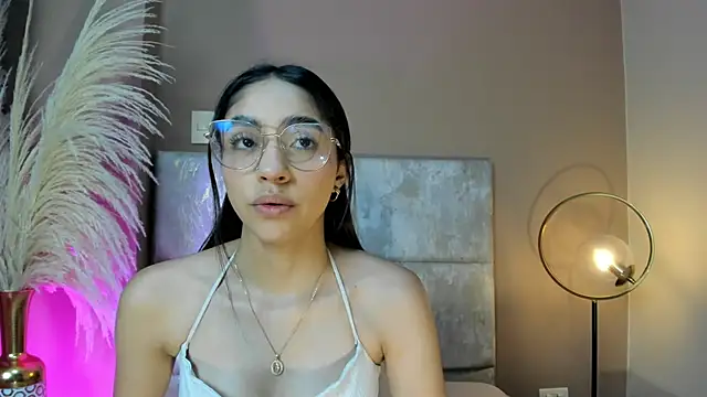 Snapshot of IvyJhons chatting on December 17, 12:00 pm IvyJhons online show from December 17, 12:00 pm