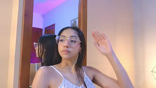 Snapshot of IvyJhons chatting on December 18, 12:00 pm IvyJhons online show from December 18, 12:00 pm