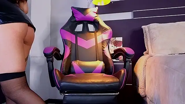 eviegothel  online show from March 27, 12:49 pm