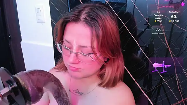 Snapshot of isa_grey_ chatting on September 27, 9:20 pm isa grey online show from September 27, 9:20 pm