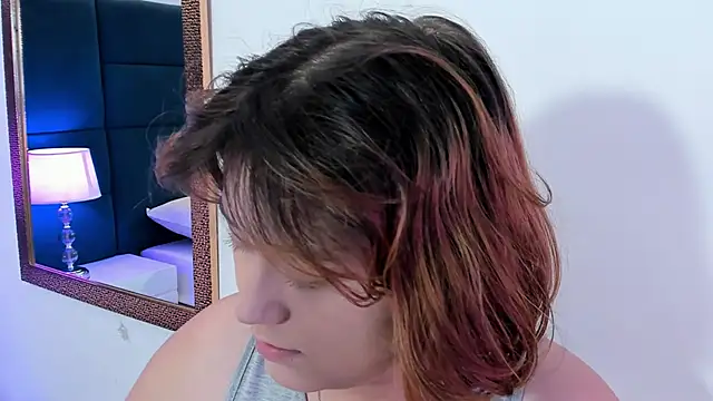 Snapshot of isa_grey_ chatting on November 10, 4:44 am isa grey online show from November 10, 4:44 am