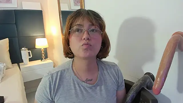 Snapshot of isa_grey_ chatting on November 26, 6:25 am isa grey online show from November 26, 6:25 am