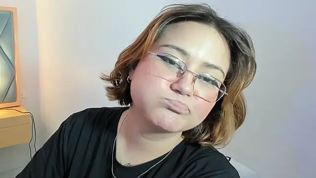 Snapshot of isa_grey_ chatting on November 30, 12:58 am isa grey online show from November 30, 12:58 am