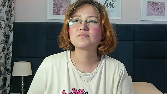 Snapshot of isa_grey_ chatting on December 5, 5:05 am isa grey online show from December 5, 5:05 am