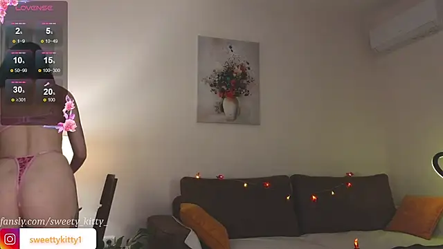 sweettykitty online show from October 12, 3:44 pm