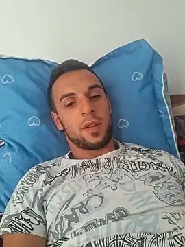 Necunoscutul001 online show from September 15, 6:46 am