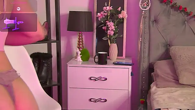 LolaButtie online show from May 21, 6:31 am