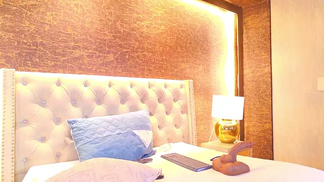 Snapshot of kaylie_mitchel chatting on May 16, 12:18 am kaylie mitchel online show from May 16, 12:18 am