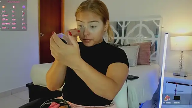 MikaelaStone online show from December 19, 10:55 am