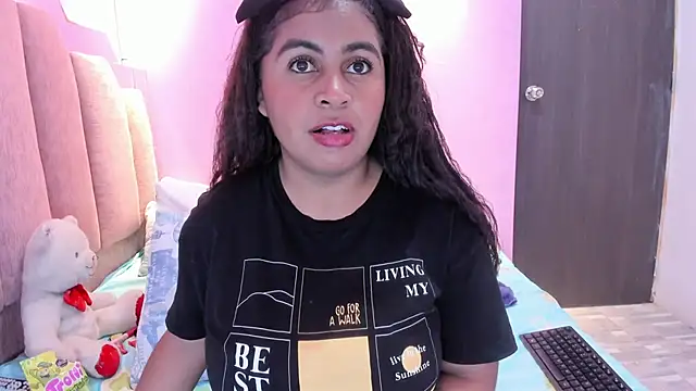 Snapshot of AndreaSweet2 chatting on November 6, 7:59 pm AndreaSweet2 online show from November 6, 7:59 pm