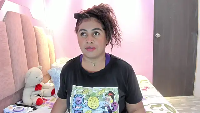 Snapshot of AndreaSweet2 chatting on November 7, 7:47 pm AndreaSweet2 online show from November 7, 7:47 pm