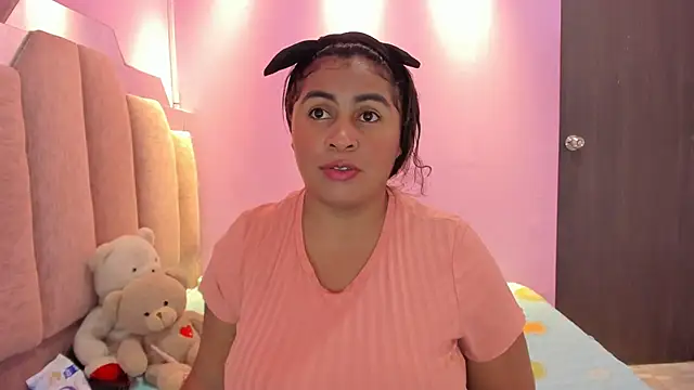 Snapshot of AndreaSweet2 chatting on December 1, 8:03 pm AndreaSweet2 online show from December 1, 8:03 pm