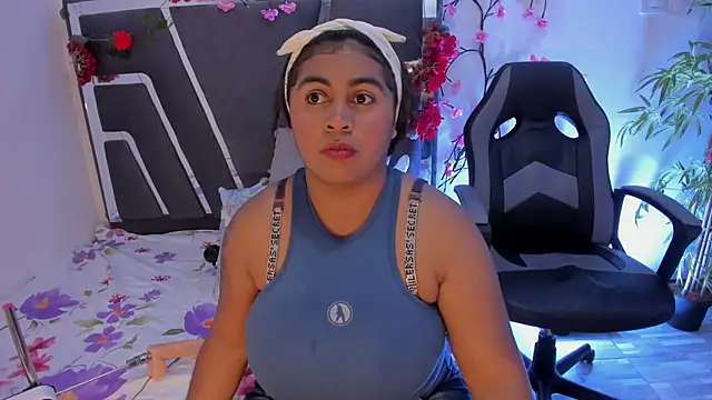 Snapshot of AndreaSweet2 chatting on December 5, 8:16 pm AndreaSweet2 online show from December 5, 8:16 pm