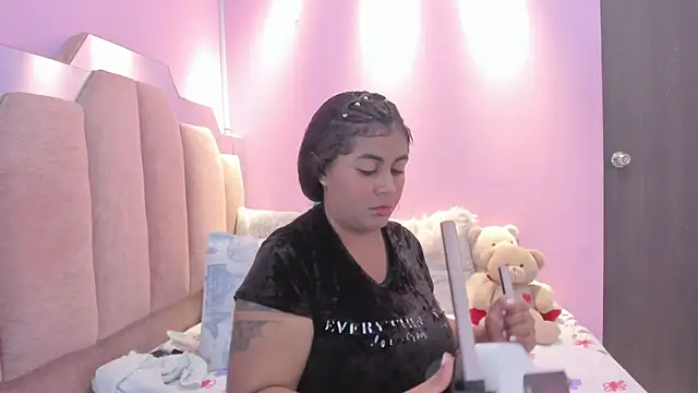 Snapshot of AndreaSweet2 chatting on December 13, 8:14 pm AndreaSweet2 online show from December 13, 8:14 pm