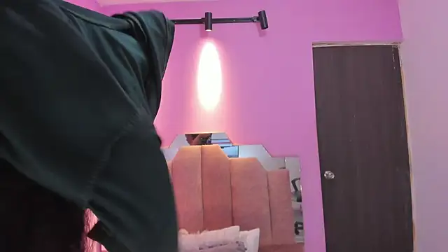 Snapshot of AndreaSweet2 chatting on February 14, 7:54 pm AndreaSweet2 online show from February 14, 7:54 pm