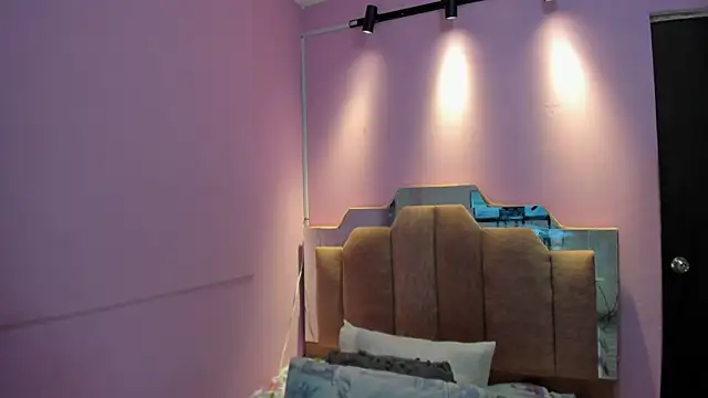 Snapshot of AndreaSweet2 chatting on February 25, 7:56 pm AndreaSweet2 online show from February 25, 7:56 pm