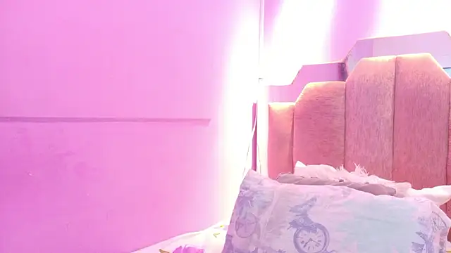 Snapshot of AndreaSweet2 chatting on March 5, 8:05 pm AndreaSweet2 online show from March 5, 8:05 pm