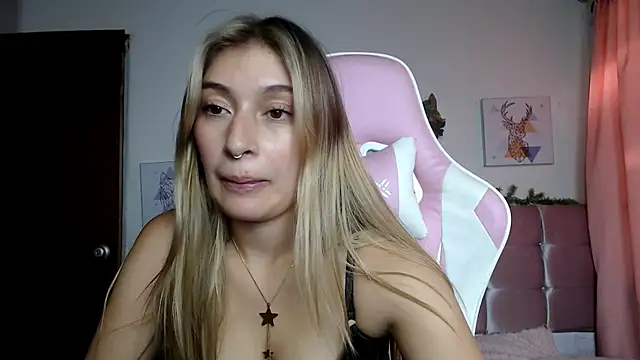 SophiaaLee online show from March 4, 10:38 pm