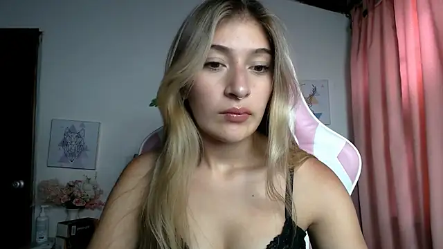 SophiaaLee online show from May 8, 8:36 pm